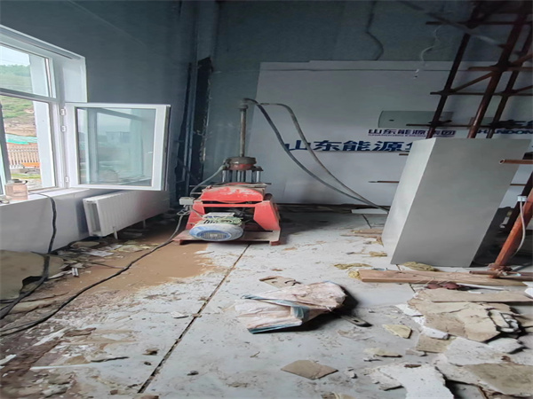 南头镇地基基础下沉墙体裂缝加固注浆顶升施工