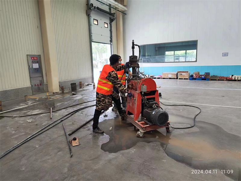 南头镇厂房地面下沉塌陷注浆加固施工